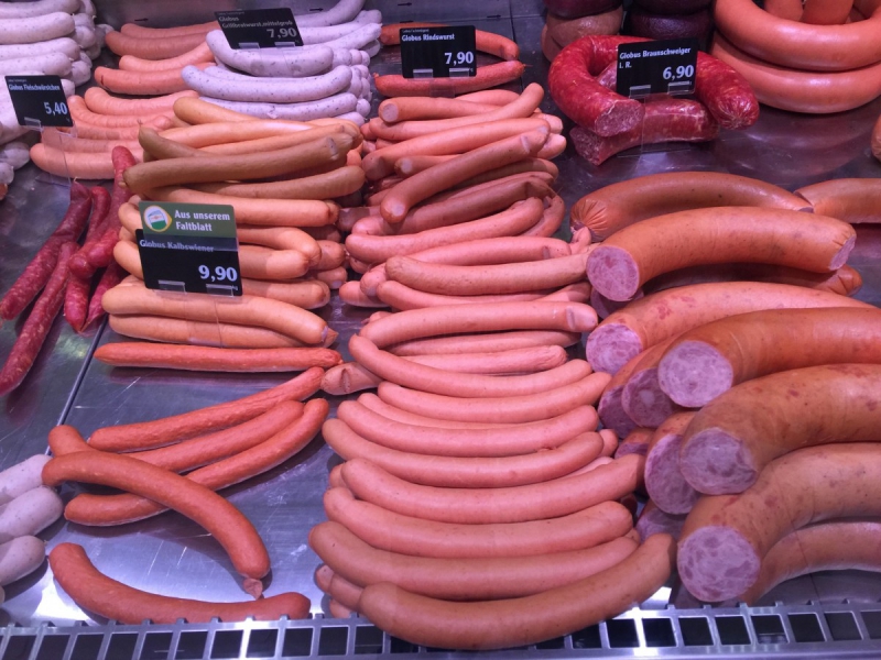 charcuterie-LA TOUR-min_sausages_meat_butchery-1069321